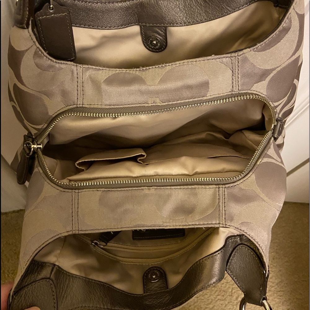 Coach purse-great shape and tons of pockets! - Picture 6 of 10